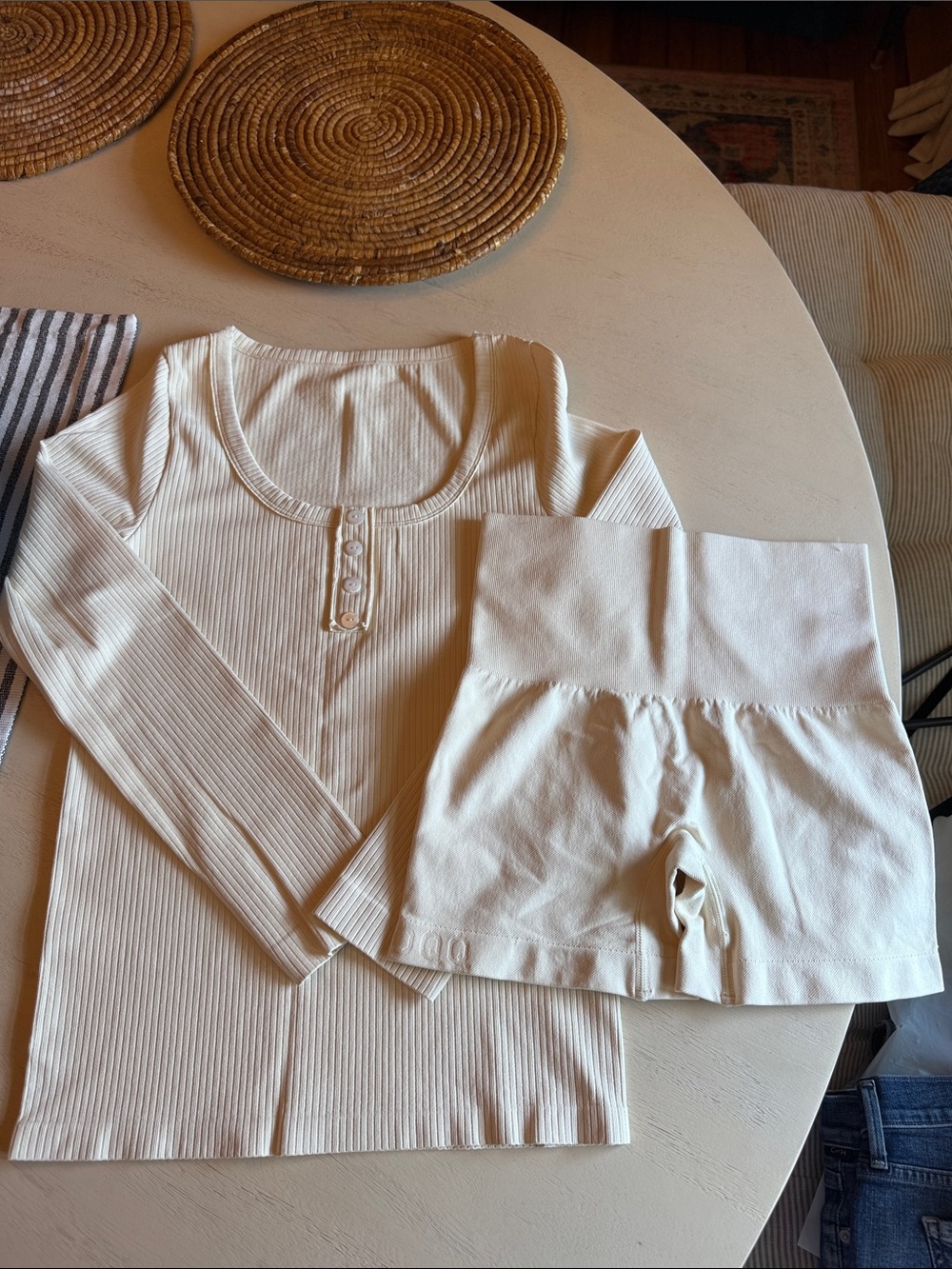 OQQ SET Size Small in Ivory
